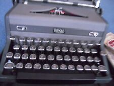 VINTAGE ROYAL QUIT DELUXE PORTABLE TYPEWRITER picture