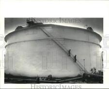 1984 Press Photo Tank No. 68 at Tenneco Oil Co. refinery - noc99441 picture