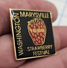 VTG Lapel Pinback Hat Gold Tone 1990 Marysville WA Strawberry Festival Enameled  picture