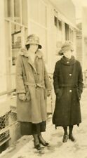 NA98 Original Vintage Photo TWO YOUNG WOMEN IN CLOCHE HATS c 1920's picture