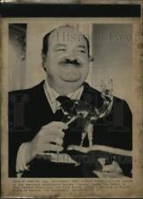 1975 Press Photo William Conrad wins Bambi Award for 