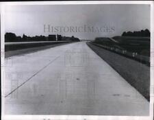 1955 Press Photo Two section level of the Ohio Turnpike. picture