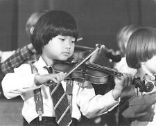 1979 Press Photo Japanese Boy Child Plays Violin Classics Concert London kg picture