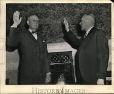 1944 Press Photo Franklin C. Howell Takes Oath as Judge by Judge Louis Hewitt picture