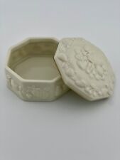 Lenox Ivory Trinket Keepsake Box 24k Gold Trim *Mint* Fine Porcelain Salt box picture