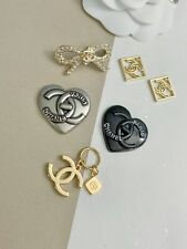 Lot of 6 Chanel buttons and zipper Pulls picture