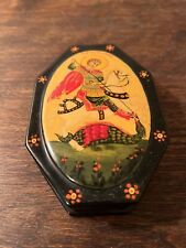 FINELY PAINTED RUSSIAN LACQUER BOX OF ST. GEORGE SLAYING THE DRAGON picture