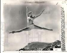 1958 Press Photo Ballerina Josette Amiel practices at Monte Carlo beach, Monaco picture