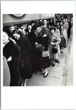 Postcard - The waiting line picture