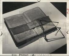 1952 Press Photo Personal items of Abraham Lincoln in the Barrett Collection picture
