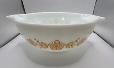Pyrex White ;.Butterfly Gold Cinderella 443. 2 1/2 Quart Vintage picture