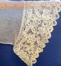 antique Honiton lace flounces on net undersleeves: 4