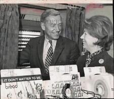 1970 Press Photo NY Politician Samuel Stratton with Colleague at Record Store picture