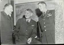 1951 Press Photo Colonel Joe Foss poses with Central Air Command officers in MO picture