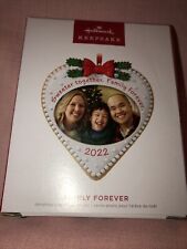 HALLMARK 2022 ORNAMENT FAMILY FOREVER CHRISTMAS PHOTO FRAME NEW IN BOX picture