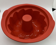 NEW Tupperware Red Fluted Round Bundt Magic Baking Form Silicone #4650C-2 NOS picture