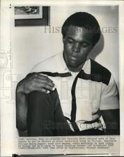 1969 Press Photo Chicago Bears' Gale Sayers during press conference in Chicago picture