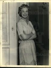 1960 Press Photo Carol Byron stars in 