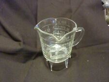 vintage Federal F shield glass measure 3 spout 8 oz 1 cup  Good condition picture