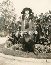 Z212 Vtg Photo WOMAN BIG HAT AND FUR COLLAR, Forest Park c 1922 picture