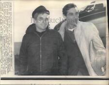 1968 Press Photo Rev. Daniel Berrigan assists in the release of American pilots picture