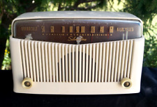 Vintage 1940s Sears Silvertone White Bakelite Tube Radio - Works picture