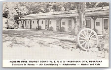 A682 Vtg Postcard Otoe Tourist Court Nebraska City Nebraska Black & White Card picture