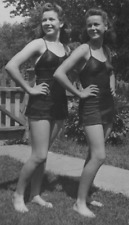 4F Photograph Beautiful Women Matching Bathing Suits Pose Portrait 1930-40s Legs picture