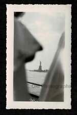 STATUE OF LIBERTY BETWEEN TOURIST'S ARMS FROM BOAT NEW YORK OLD/VINTAGE- I784 picture