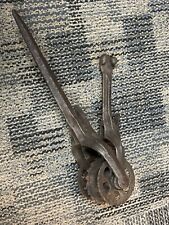 Vintage Barbed Wire Stretcher farm Fence Wire no rope very old cast iron ratchet picture
