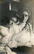 MM321 Vtg Photo MOTHER DAUGHTER INTIMATE PORTRAIT, HUGGING WOMEN c Early 1900's picture
