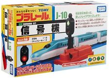 TAKARA TOMY Traffic light 23.2 x 14.3 x 6.7 cm J-10 167.83 Ages 3 and up picture