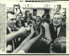 1969 Press Photo Governor Nelson Rockefeller greeted by friendly Panamanians picture