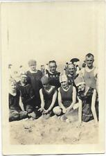 Vintage SMALL FOUND PHOTOGRAPH bw A DAY AT THE BEACH Original Portrait 19 26 B picture