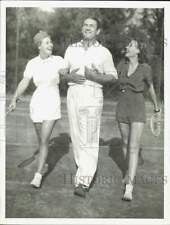 1936 Press Photo Victor McLaglen and actress play tennis at Hollywood party picture