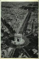 1989 Press Photo Aerial view of Champs-Elysees Avenue, Paris, France - hcx42396 picture