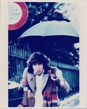 Doctor Who vintage 1970's press photo Tom Baker holds umbrella in rain picture