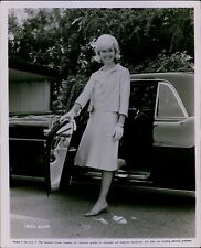 LG826 Original Photo DORIS DAY Beautiful Hollywood Blonde Actress Classic Car picture
