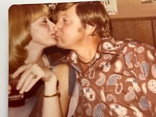 (AbA) Vintage Original FOUND PHOTO Photograph Snapshot 70's Kissing Couple picture