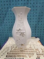 Beautiful Lenox Porcelain Floral Flower Vase 24 Kt Gold Trim Embossed 9