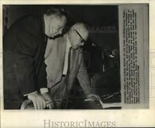 1961 Press Photo AFL-CIO President Meany and Schnitzler study meeting agenda picture
