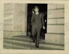1939 Press Photo Lake Charles-area gambler C.M. Lewis leaves Federal Court, LA picture