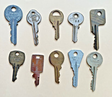 Vintage Lot of Keys (GM, Master, Yale, Samsonite, Etc) 10 Assorted Keys picture