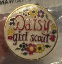 Daisy Girl Scout Floral Pin 0.75” Round Vintage Design picture