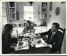 1972 Press Photo Dan Rowan and family has lunch in family home - hcb38249 picture