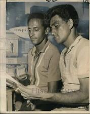 1963 Press Photo Felix Sanchez, Francisco Gonzalez, Fleeing Castro's Cuba picture