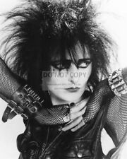 SIOUXSIE SIOUX ENGLISH SINGER - 8X10 PUBLICITY PHOTO (AB-051) picture