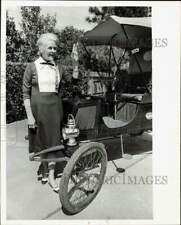 1973 Press Photo Mrs. George Red shows her 1902 Rambler in Houston, Texas picture