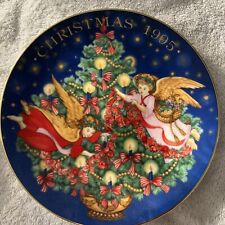 Avon 1995 Christmas Plate - Santa's Loving Touch - 22K GoldTrim picture