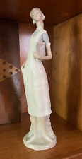 Lladro - Nurse Figurine 4603 Salvador Furio 1971 Retired Perfect Condition picture